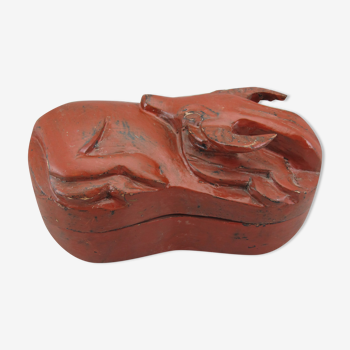 Ancienne boîte chinoise ou japonaise en bois sculpté laque rouge