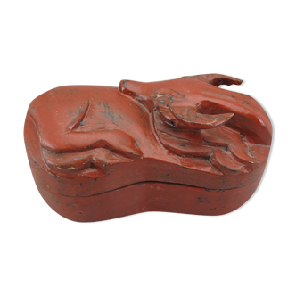 Ancienne boîte chinoise ou japonaise en bois sculpté laque rouge