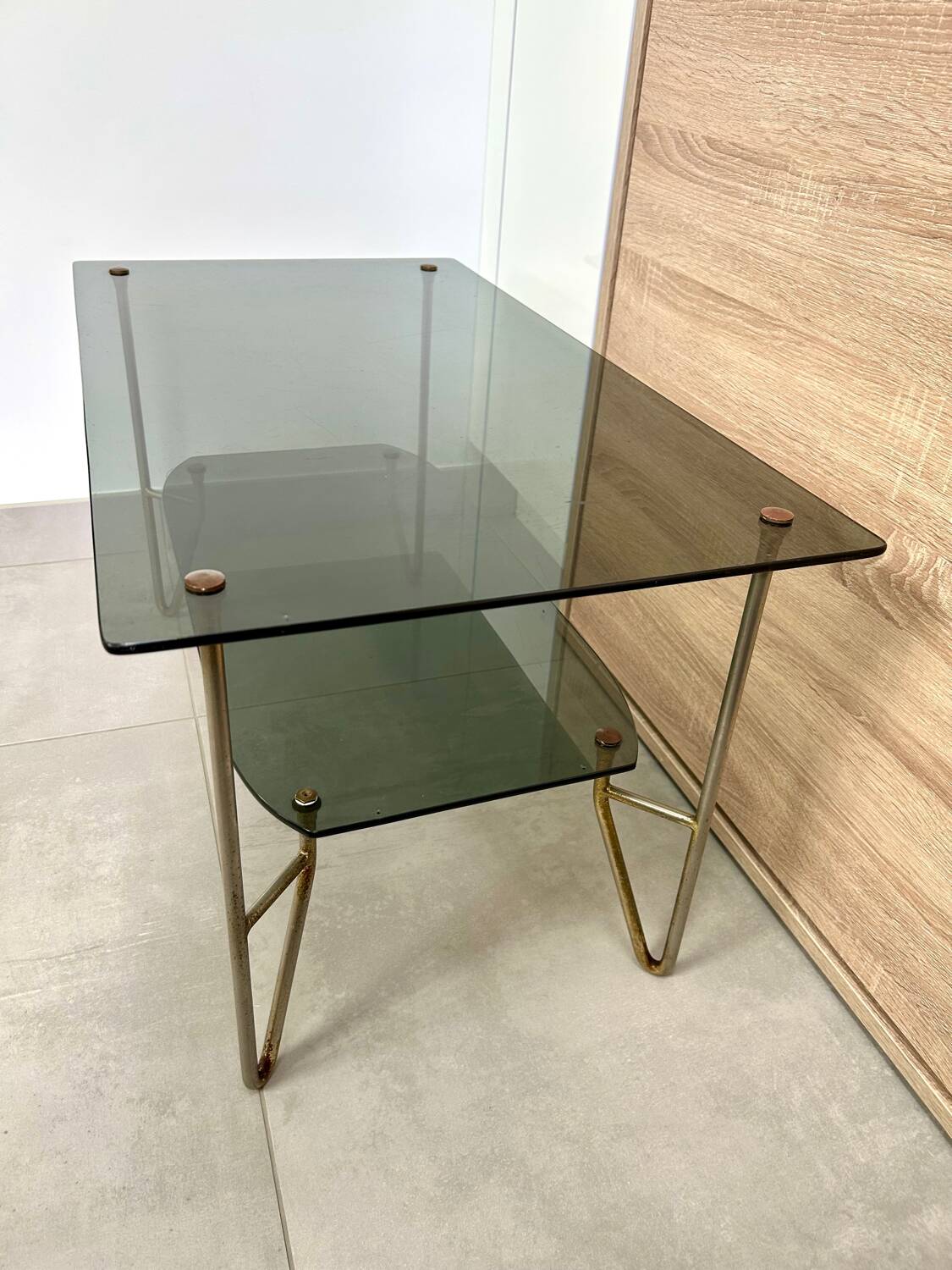 1975 glass coffee table with 2 tops, good condition