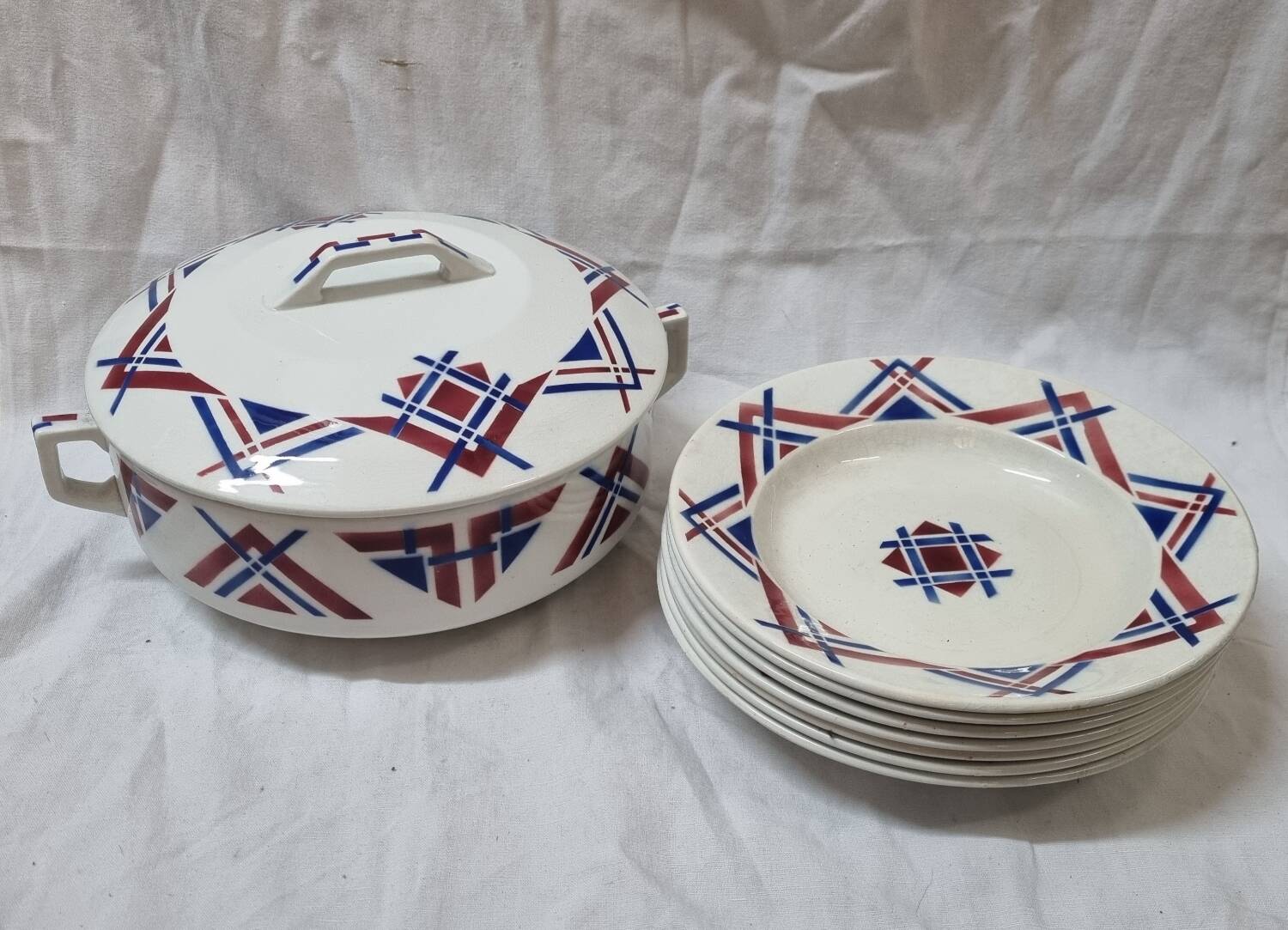 Soup plates and soup tureen Moulin des loups, hamage, US Taritz art deco