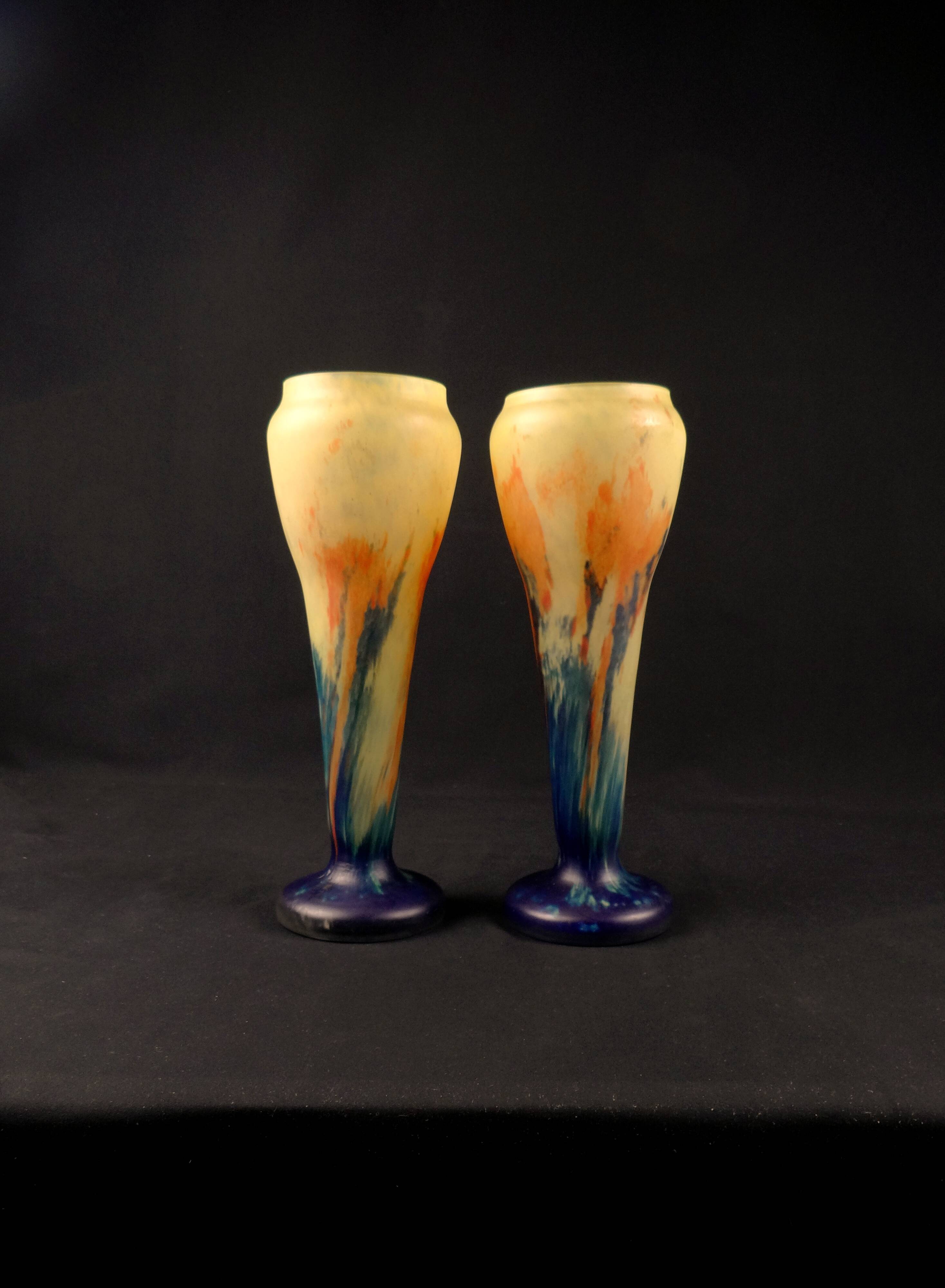 Paire de vase Art Déco en verre multicouche effet marmoréen abstrait coloré