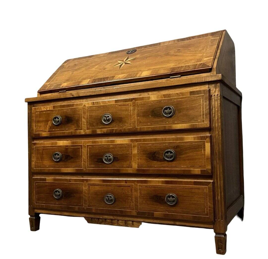 Commode scribanne from the Louis XVI period in walnut burl with marquetry decoration.