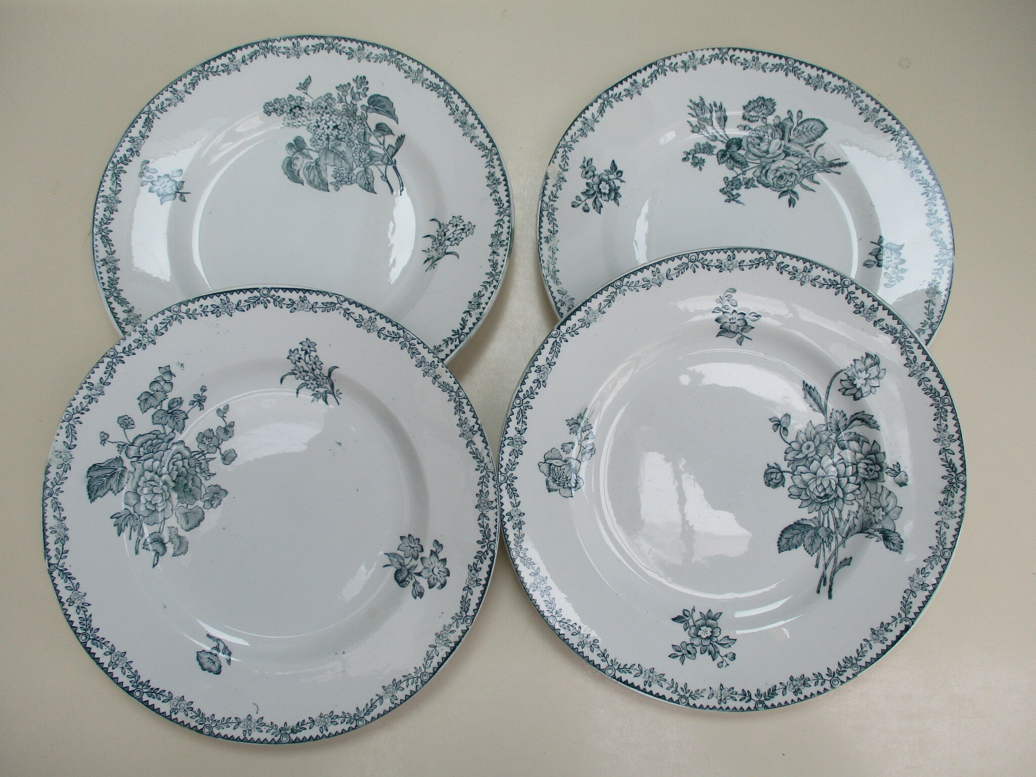 Terre de fer Saint Amand Hamage plates