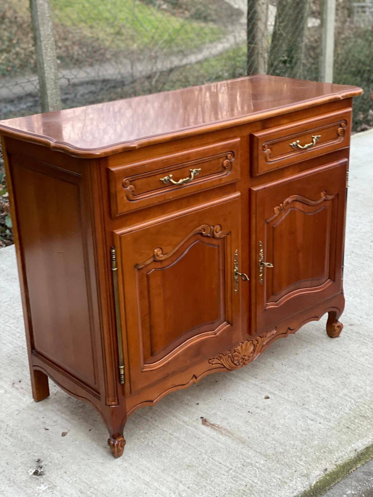 Louis XV buffet in cherry wood and shiny marquetry with 2 doors and 2 drawers