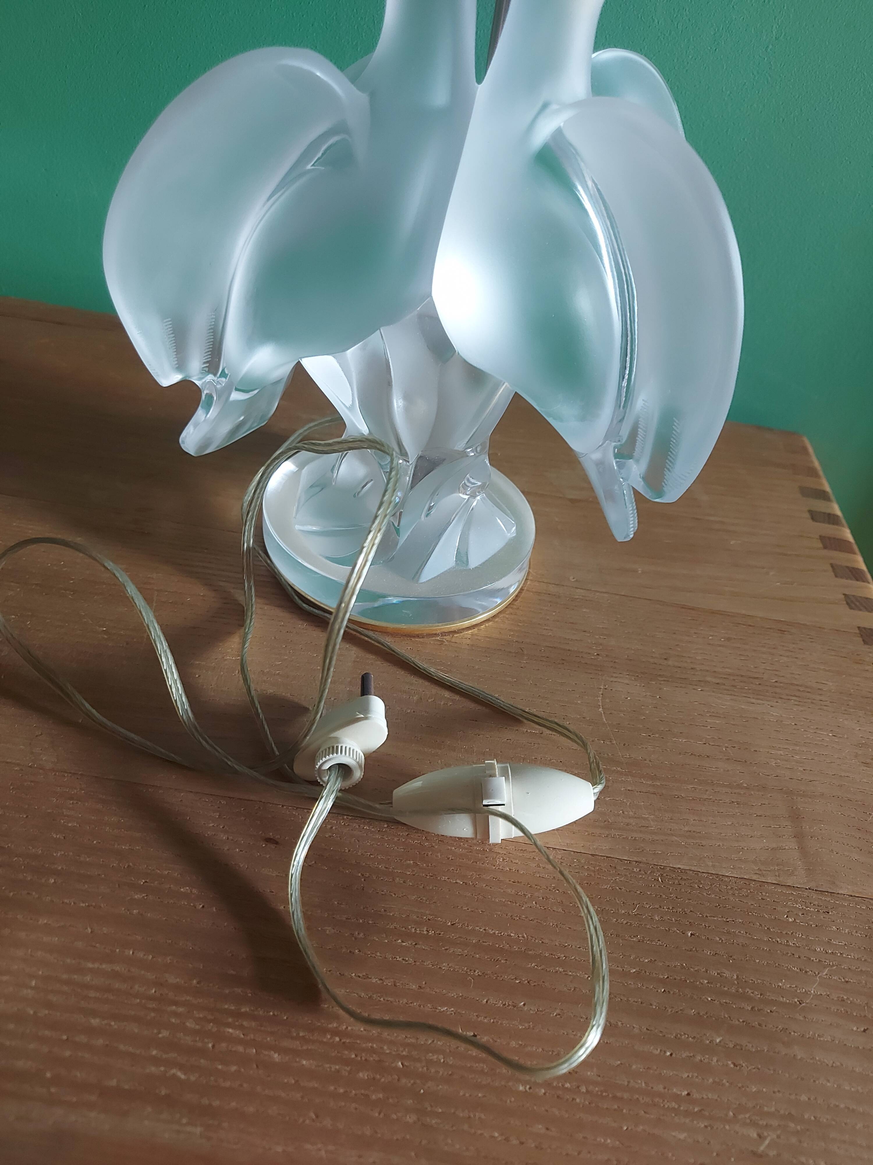 Crystal lamp Lalique with two doves model Ariane