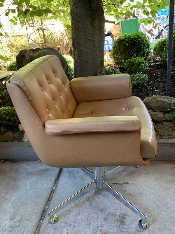 Fauteuil pivotant modèle ''bridge'' de Airborne 1970