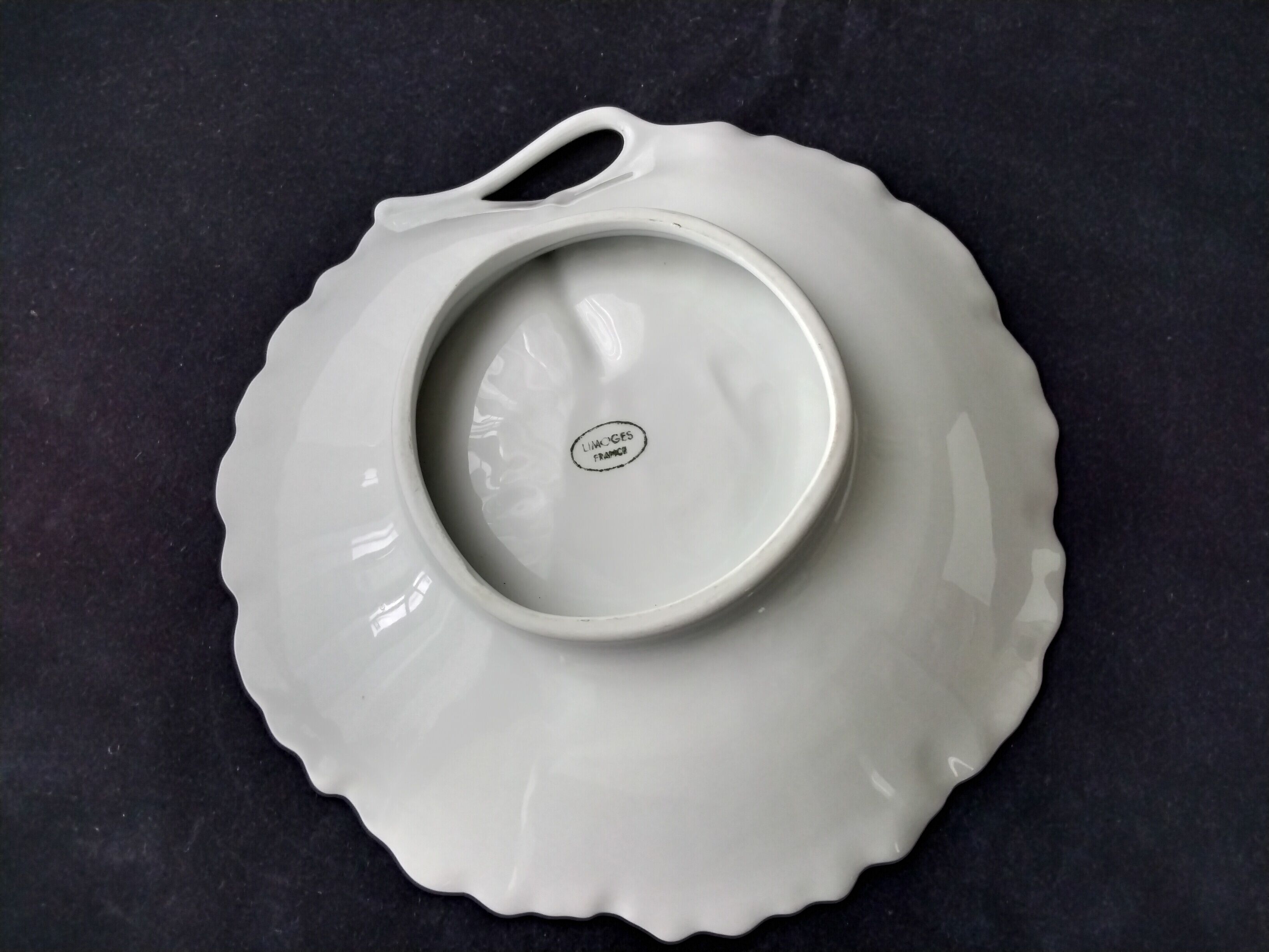 Coupe feuille de nénuphar en porcelaine de Limoges blanche