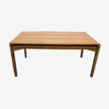 Scandinavian table with extensions