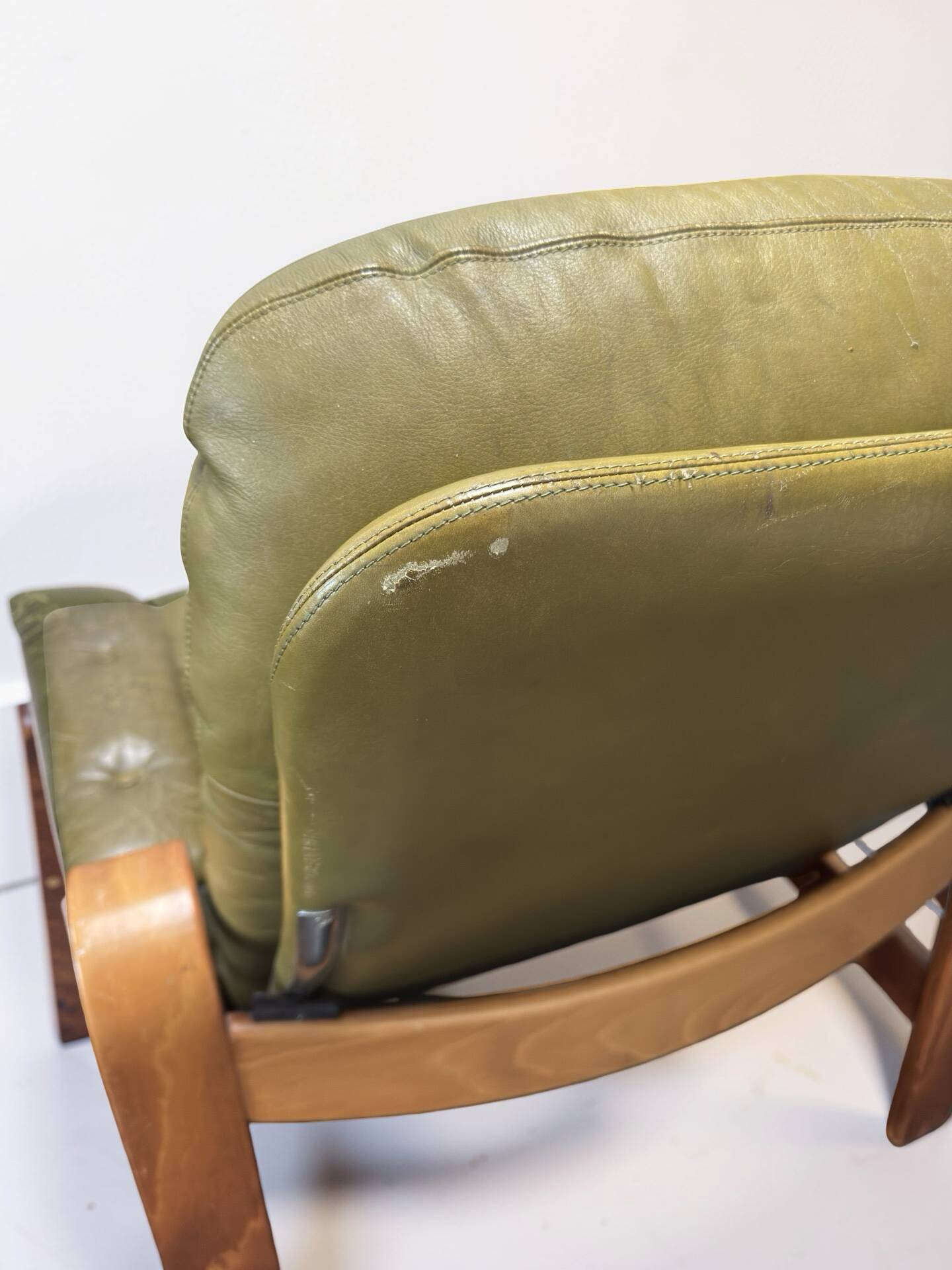 Ensemble de 2 fauteuils de salon vert olive – Göte Möbler, Suède, années 1970