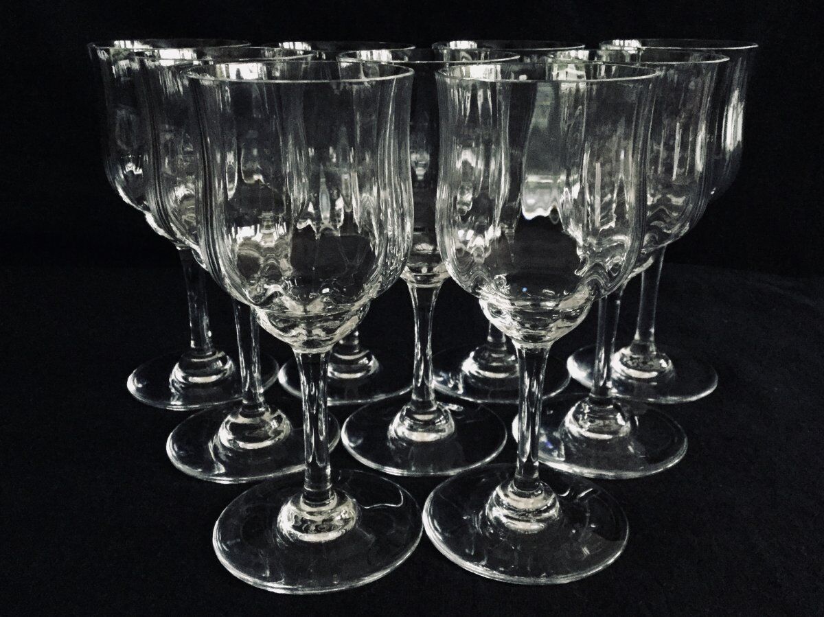 Set of 8 white wine glasses in Baccarat crystal model Capri