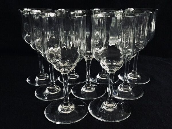 Lot de 8 verres à vin blanc en cristal Baccarat modèle Capri