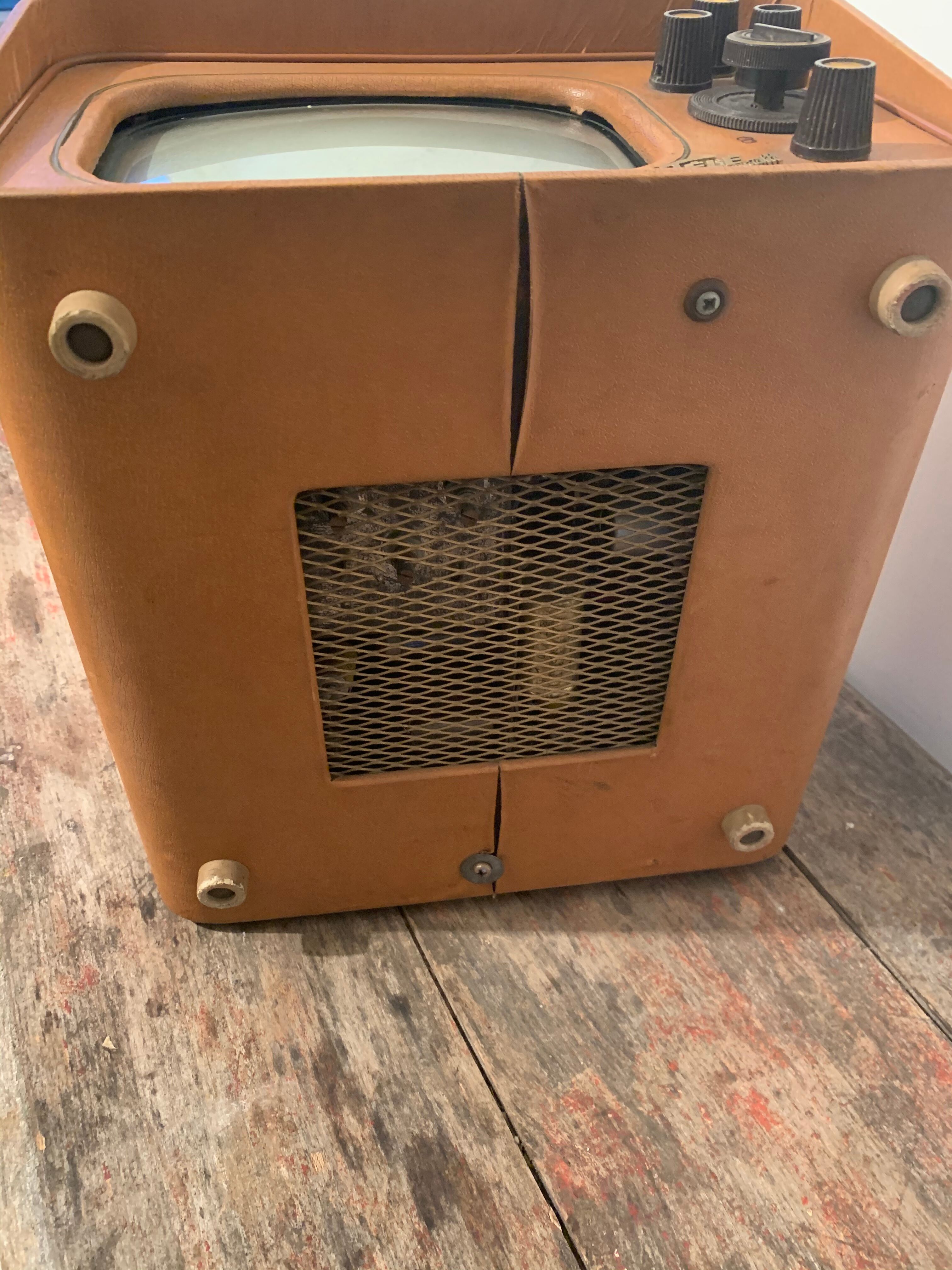 Télévision portable vintage années 60 1960
