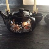 Teapot and cups