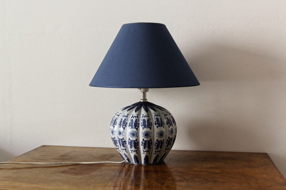 Chinese porcelain lamp