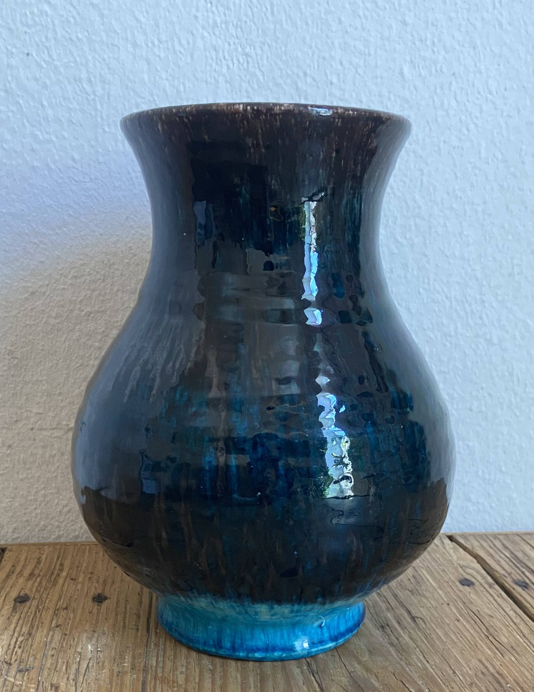 Accolay ceramic vase