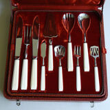 Housewife of Bakelite knives and service cutlery