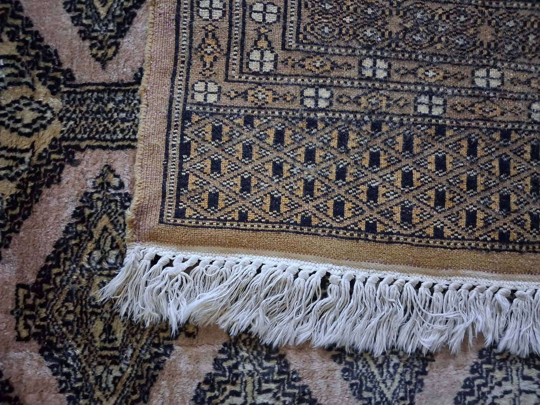 Handmade Pakistani Bukhara rug 188x122cm