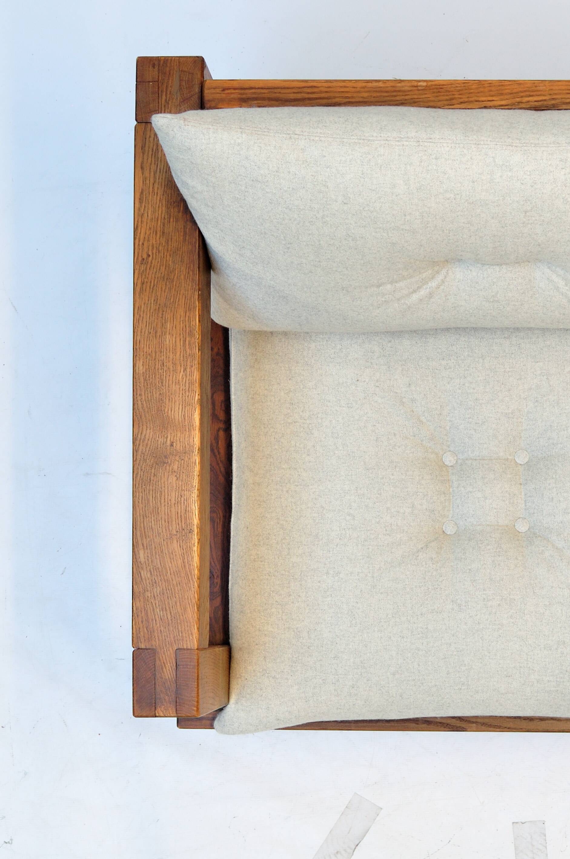 Fauteuil en chêne massif — reconstruit en 100 % laine vierge
