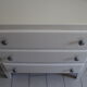 Commode vintage blanc cassé