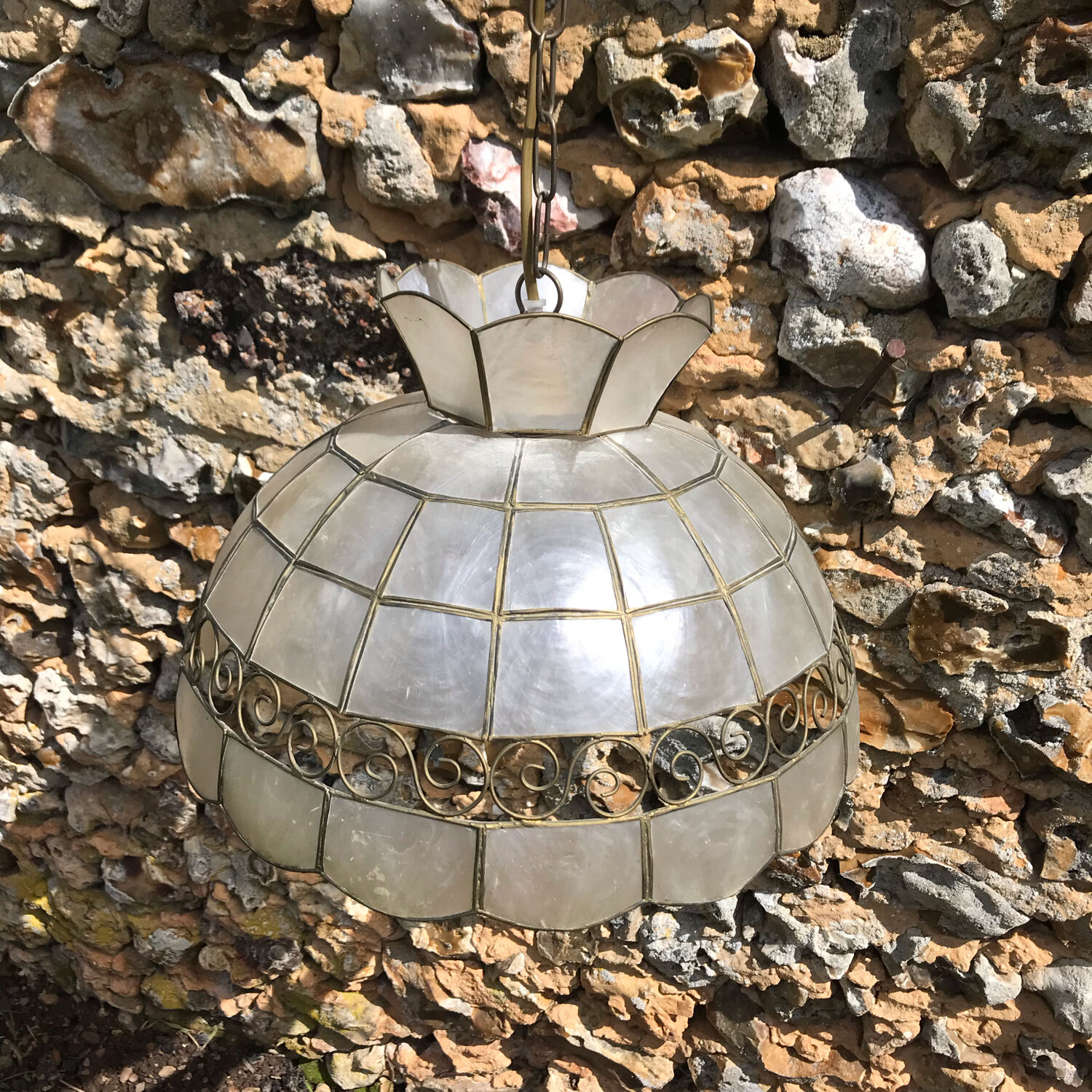 Mother-of-pearl suspension and vintage brass 1970.