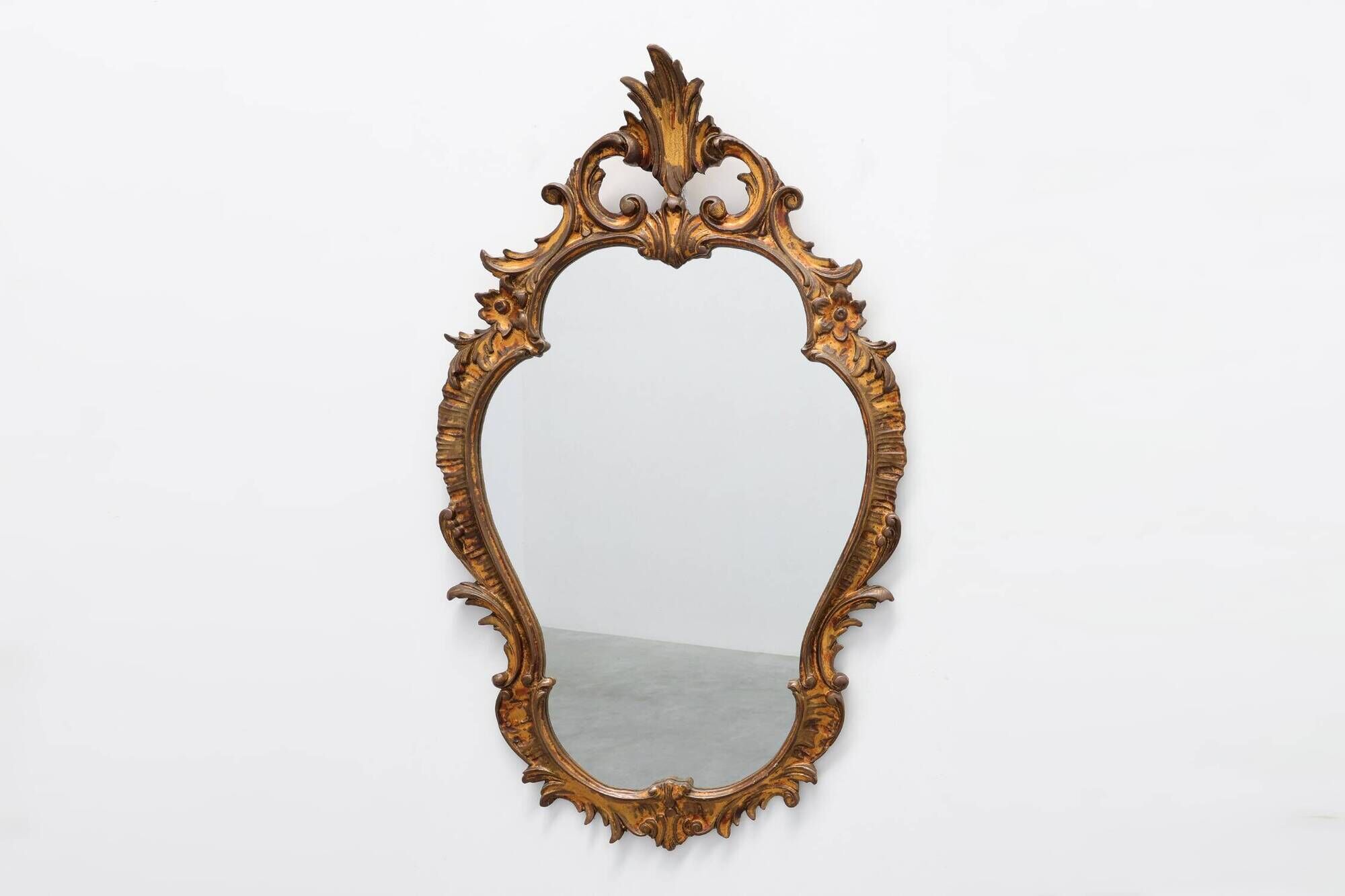 Florentine Style Giltwood Mirror with Acanthus Crest, Italy, 20th Century