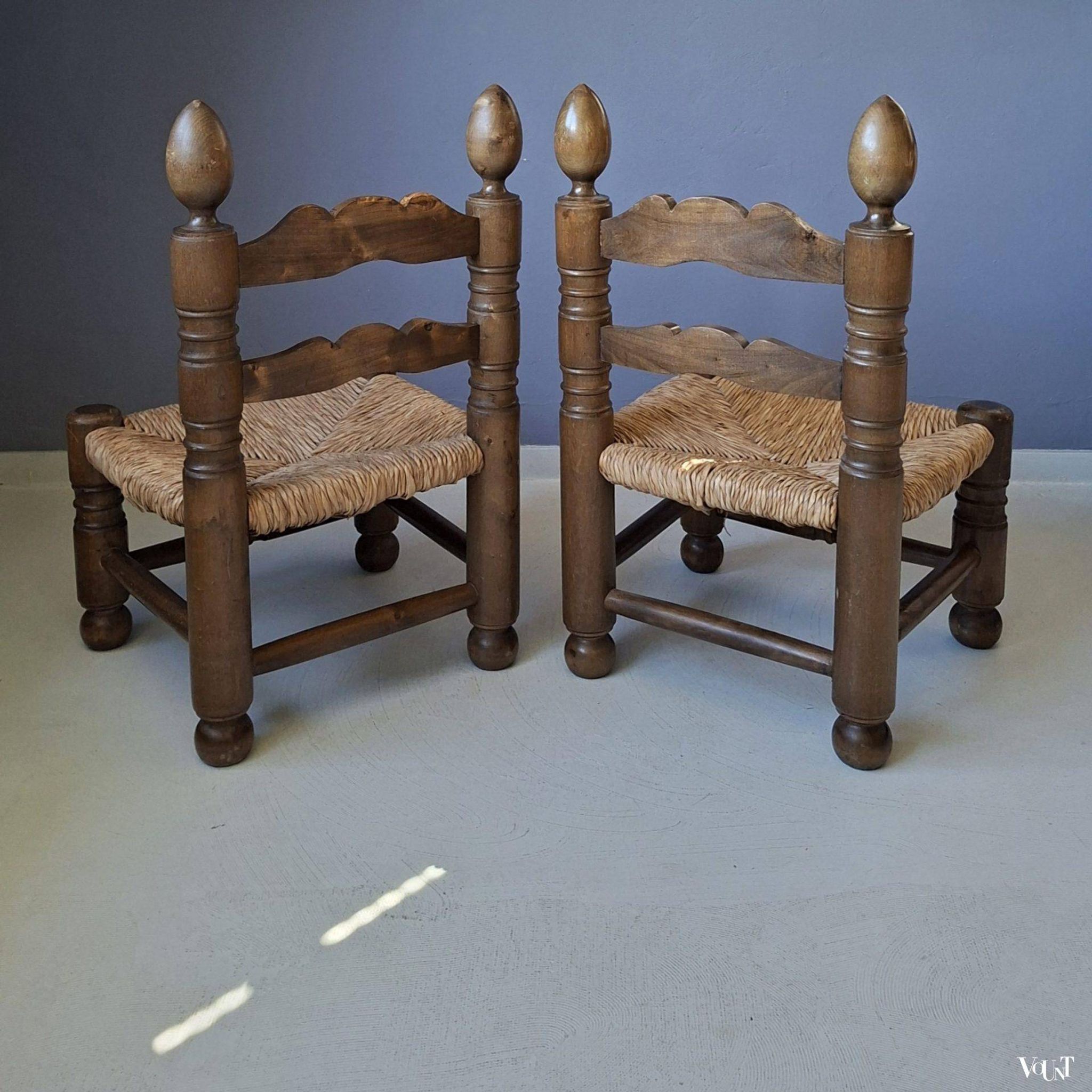 Ensemble de 2 chaises basses avec assise en paille, années 1950.