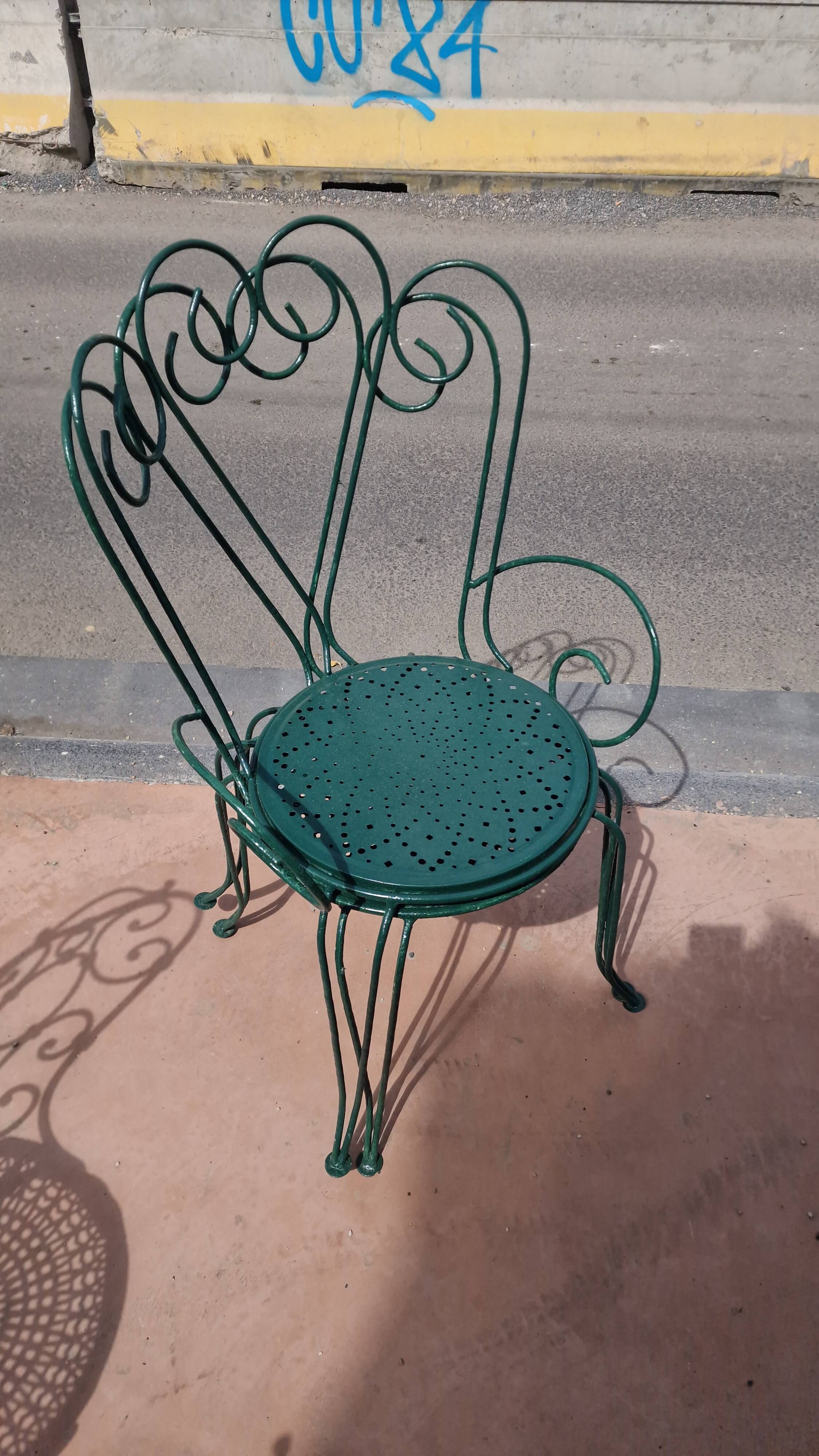 Salon de jardin en fer vert (1 table + 4 chaises)