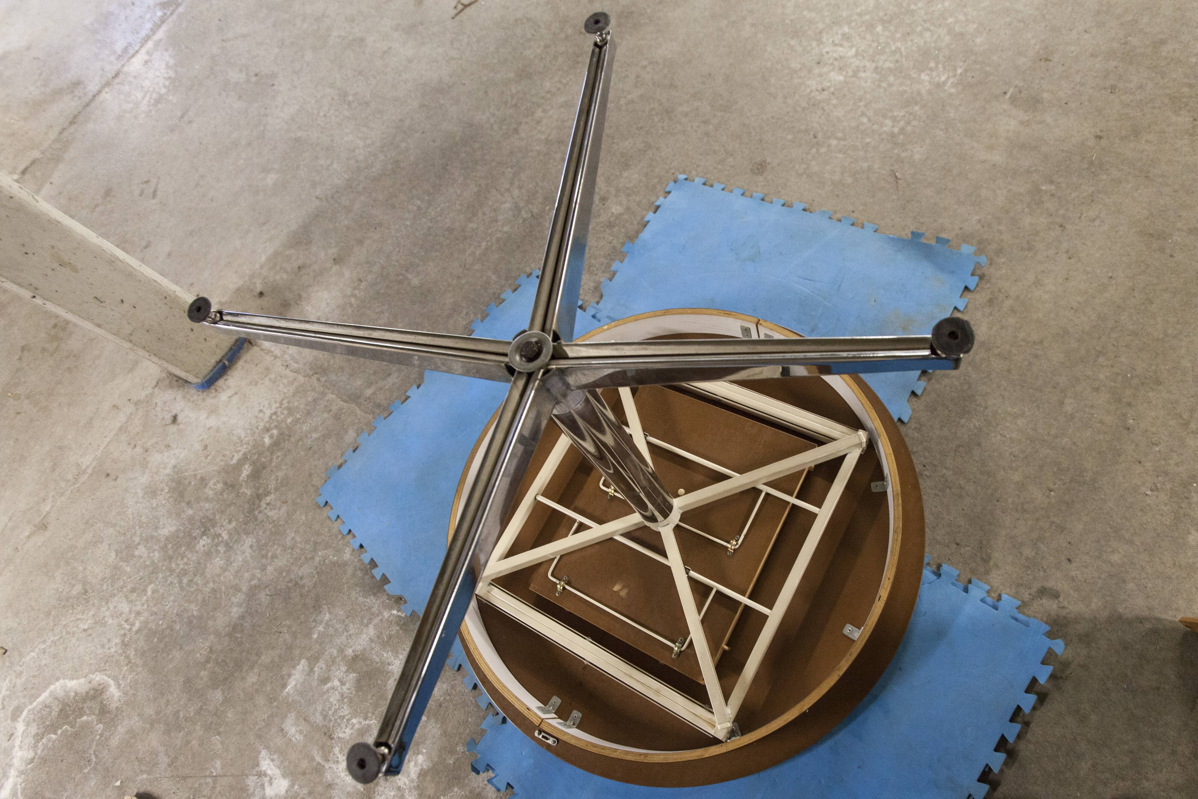 Dining table 1970 extendable formica feet cross atypical chrome