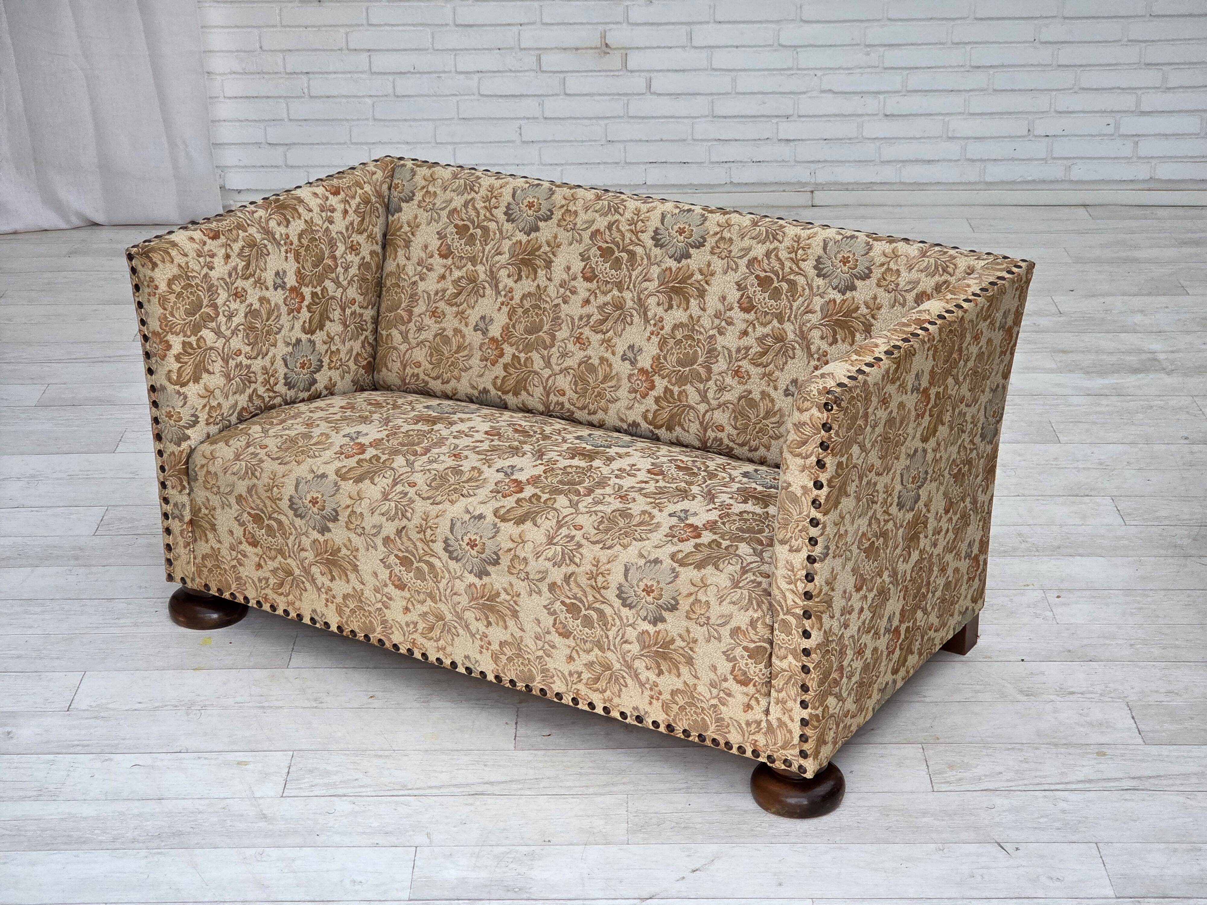 Canapé 2 places danois des années 1950, tissu en beige/marron, bois de chêne.