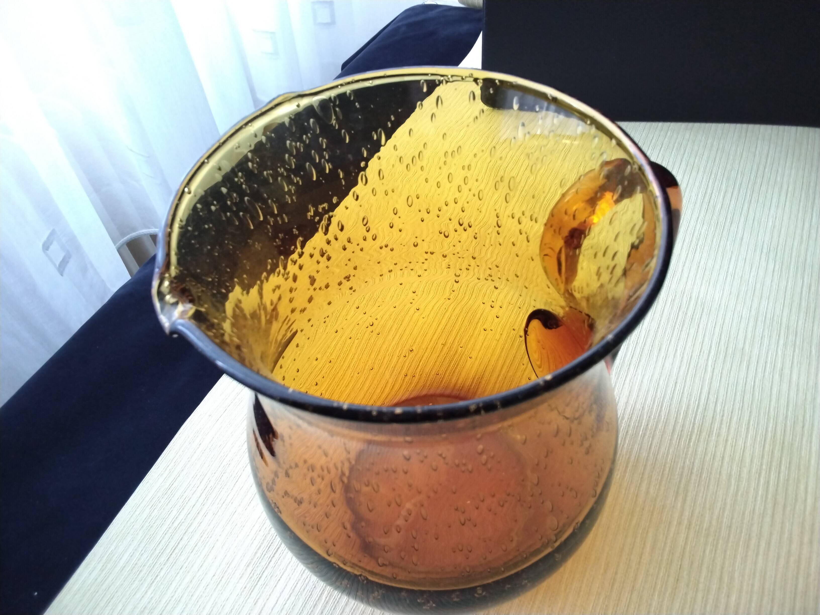 Cruche à eau ventrue en verre bullé