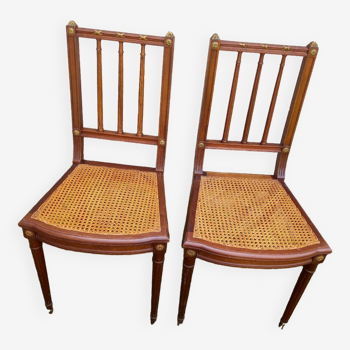 Lots of 2 vintage chairs