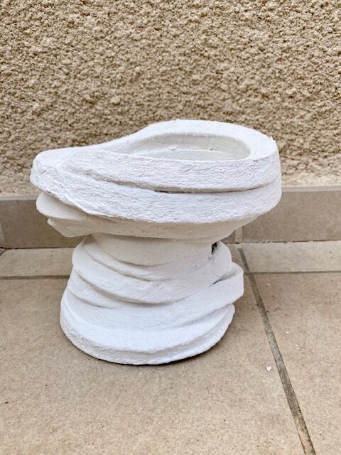 Cache pot design bleached