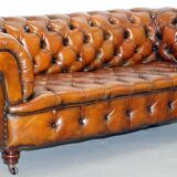 Victorian Chesterfield canapé from 1890 in restored leather, stamped Cornelius V. Smith.