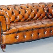 Victorian Chesterfield canapé from 1890 in restored leather, stamped Cornelius V. Smith.
