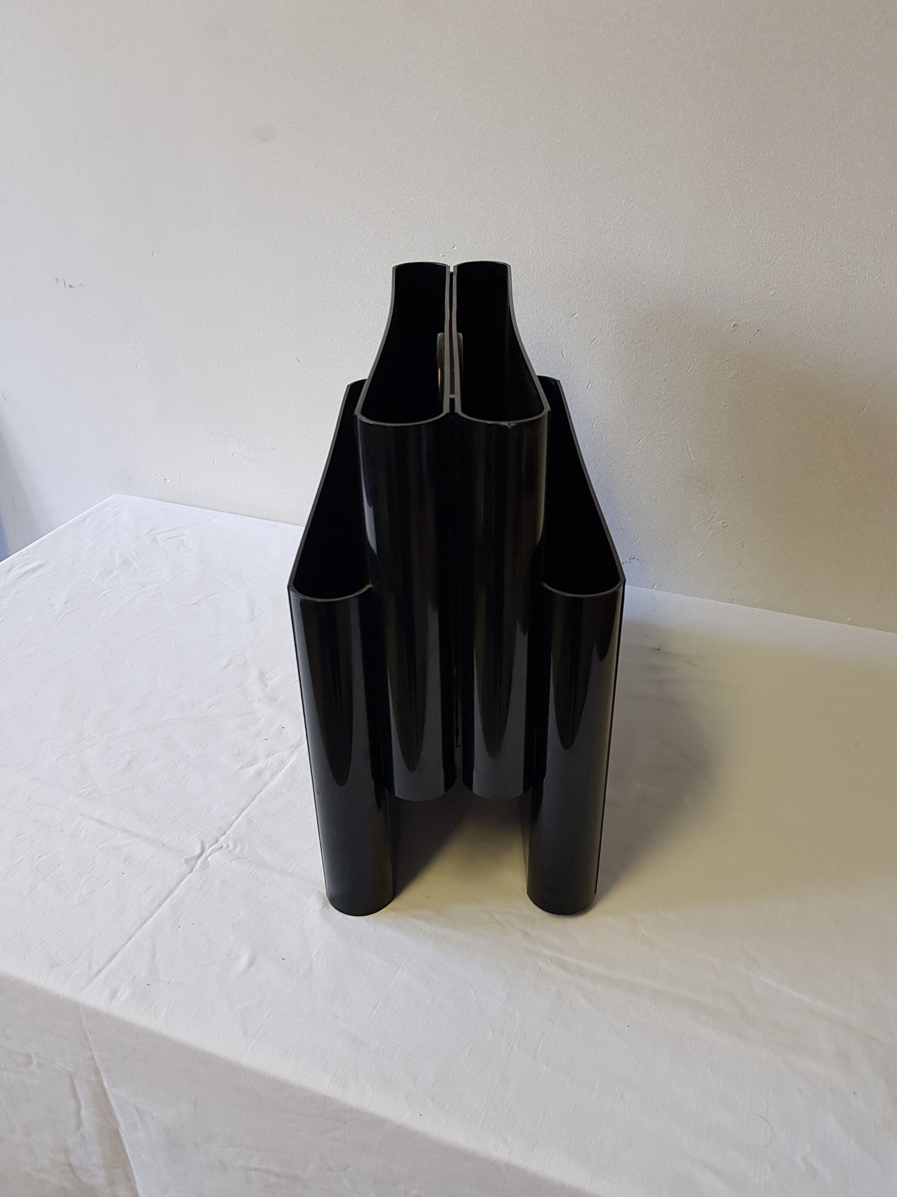 Kartell magazine holder by Giotto Stopino