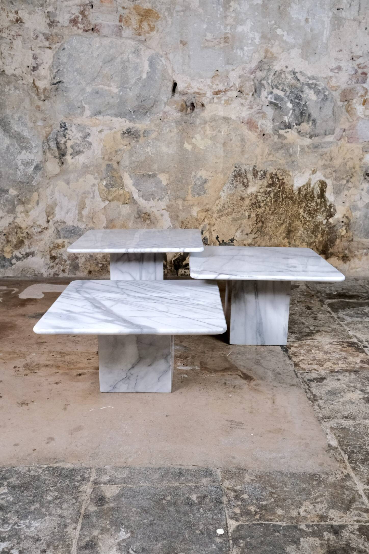 Série de 3 tables basses gigognes en marbre, Italie, 1980s