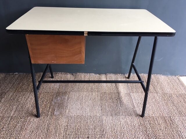 Bureau et sa chaise formica année 50