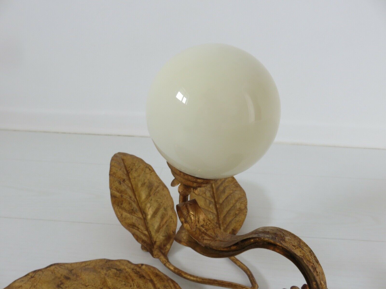 Wall lamp " flower " in golden metal and opaline ball 70s