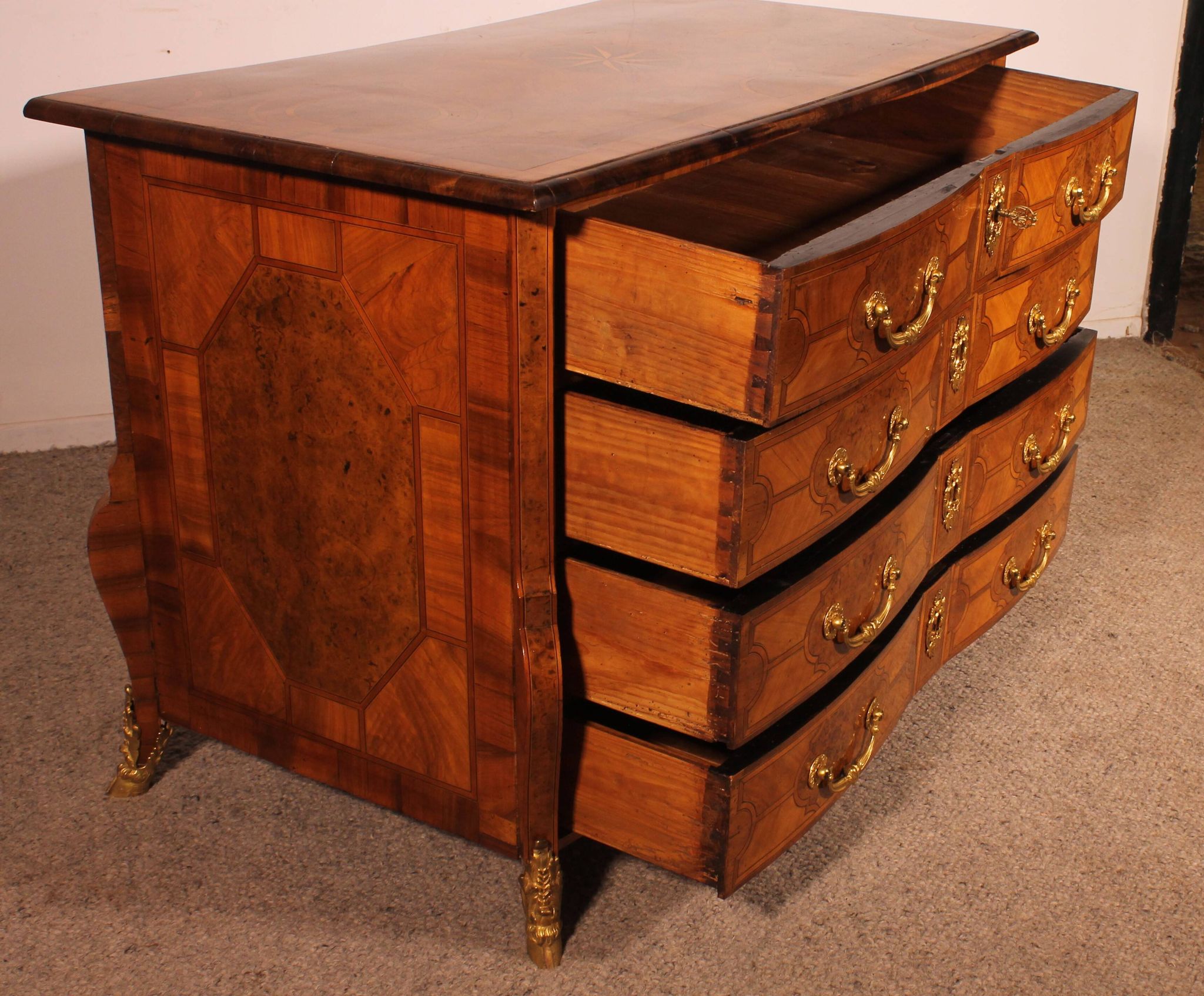 Mazarine chest of drawers from the early 18th century