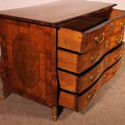 Mazarine chest of drawers from the early 18th century