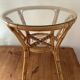 Table basse vintage en rotin et verre