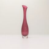 Scandinavian tulip vase in pink glass with fine white canes