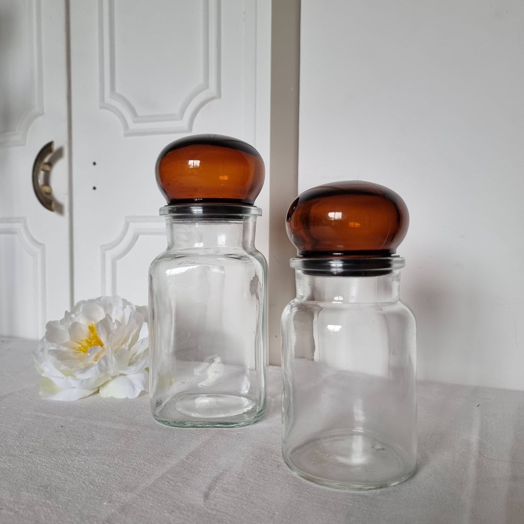 Pair of vintage Belgian glass pharmacy jars from the 1970s, very decorative