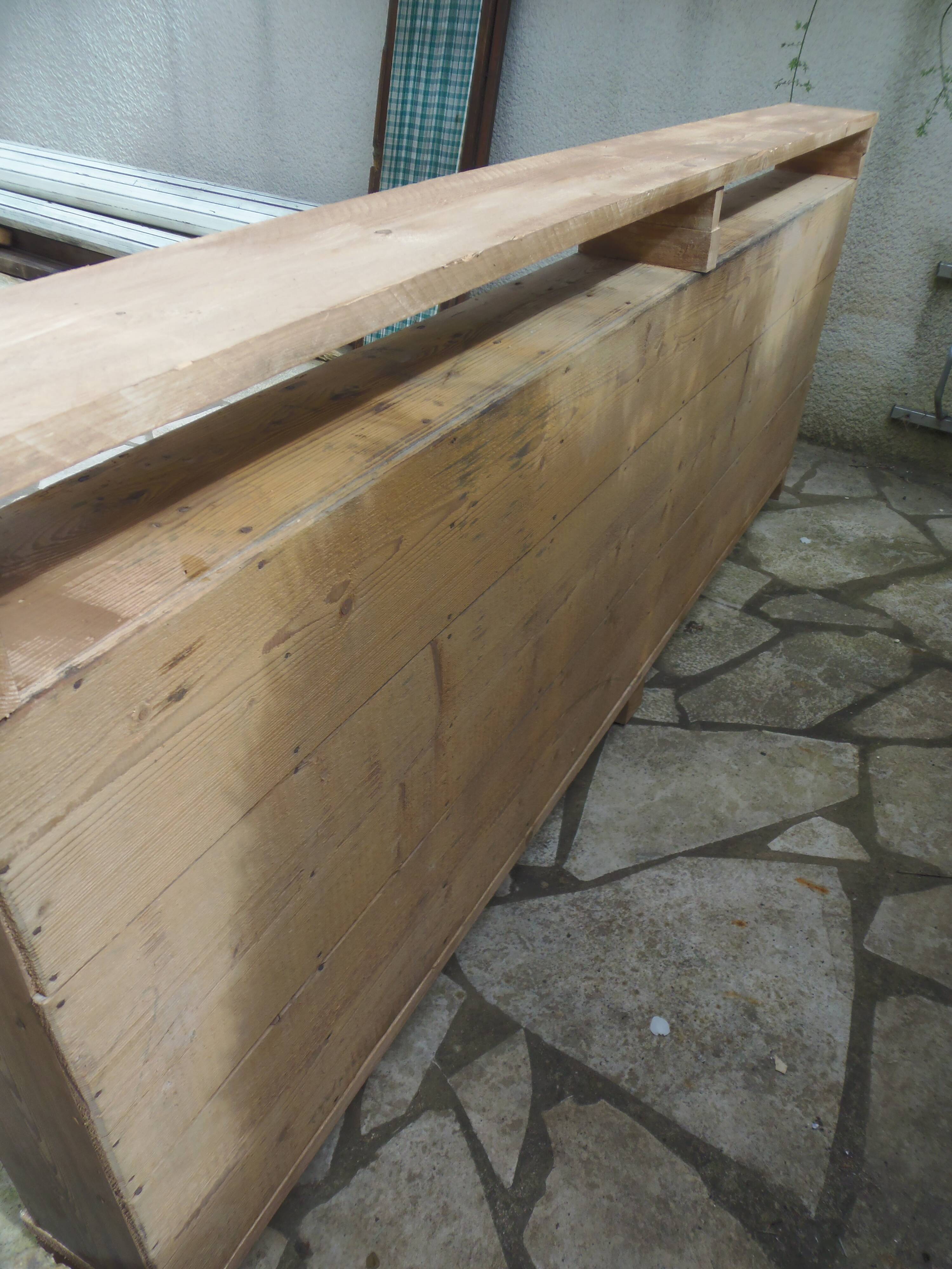 Vintage pitch pine furniture, 30 lockers, 1 niche.