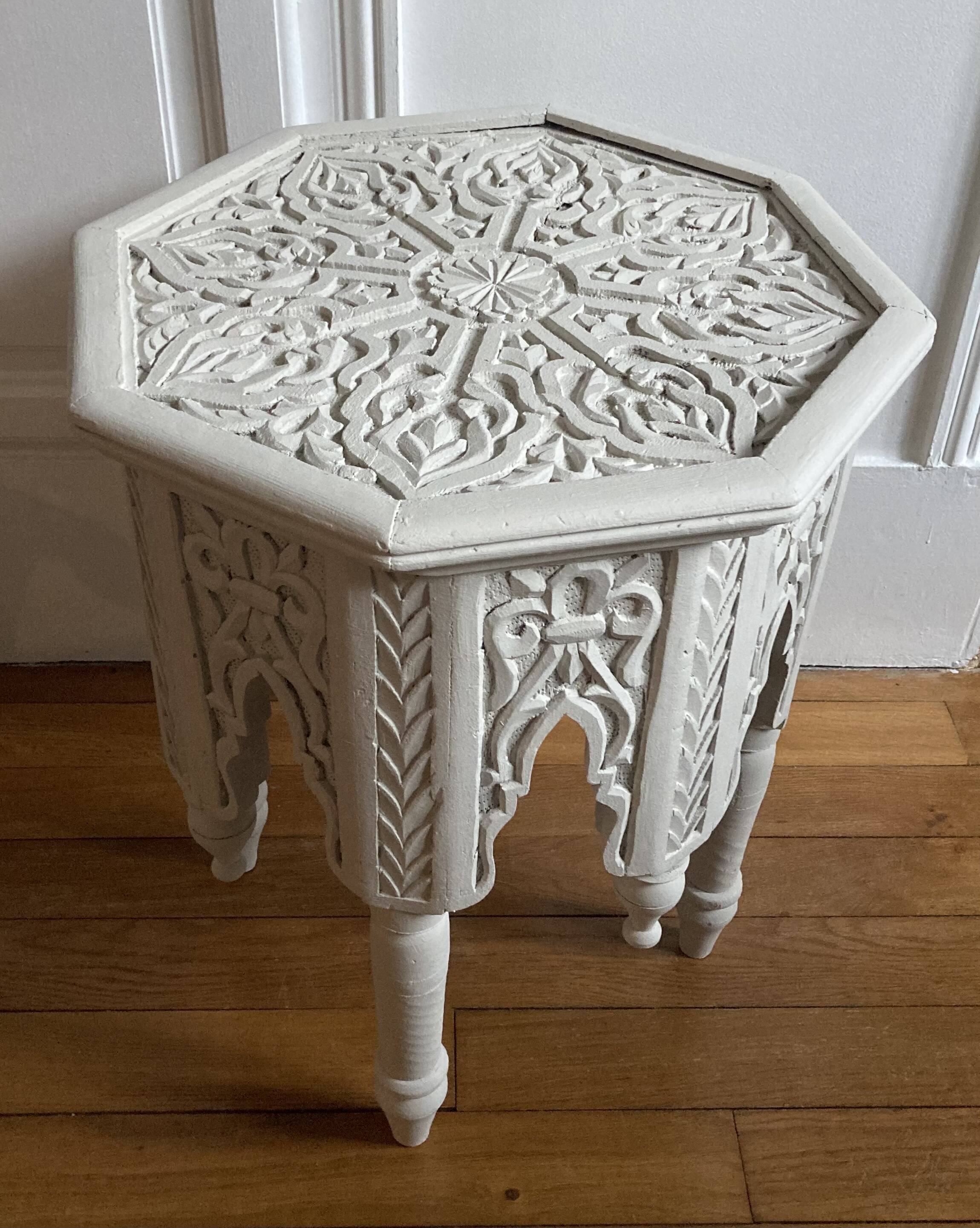 Oriental tea table or pedestal table forming a side table in solid carved and white lacquered wood