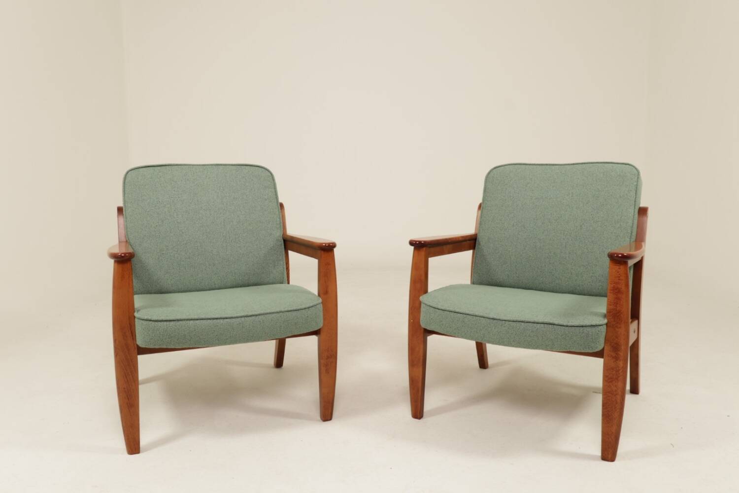 Pair de fauteuil le vert menthe l'année 1970
