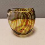 Beautiful mouth-blown vase in beautiful colours.