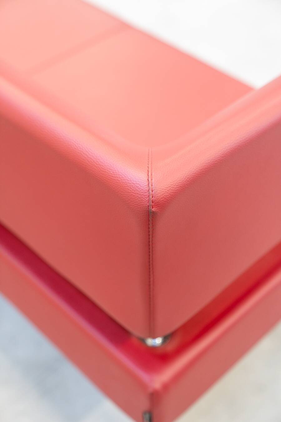Business class 3-seater sofa in red leather and chrome iron legs, 1990s