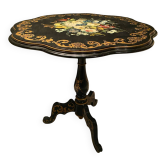 Napoleon III period tilting tripod side table