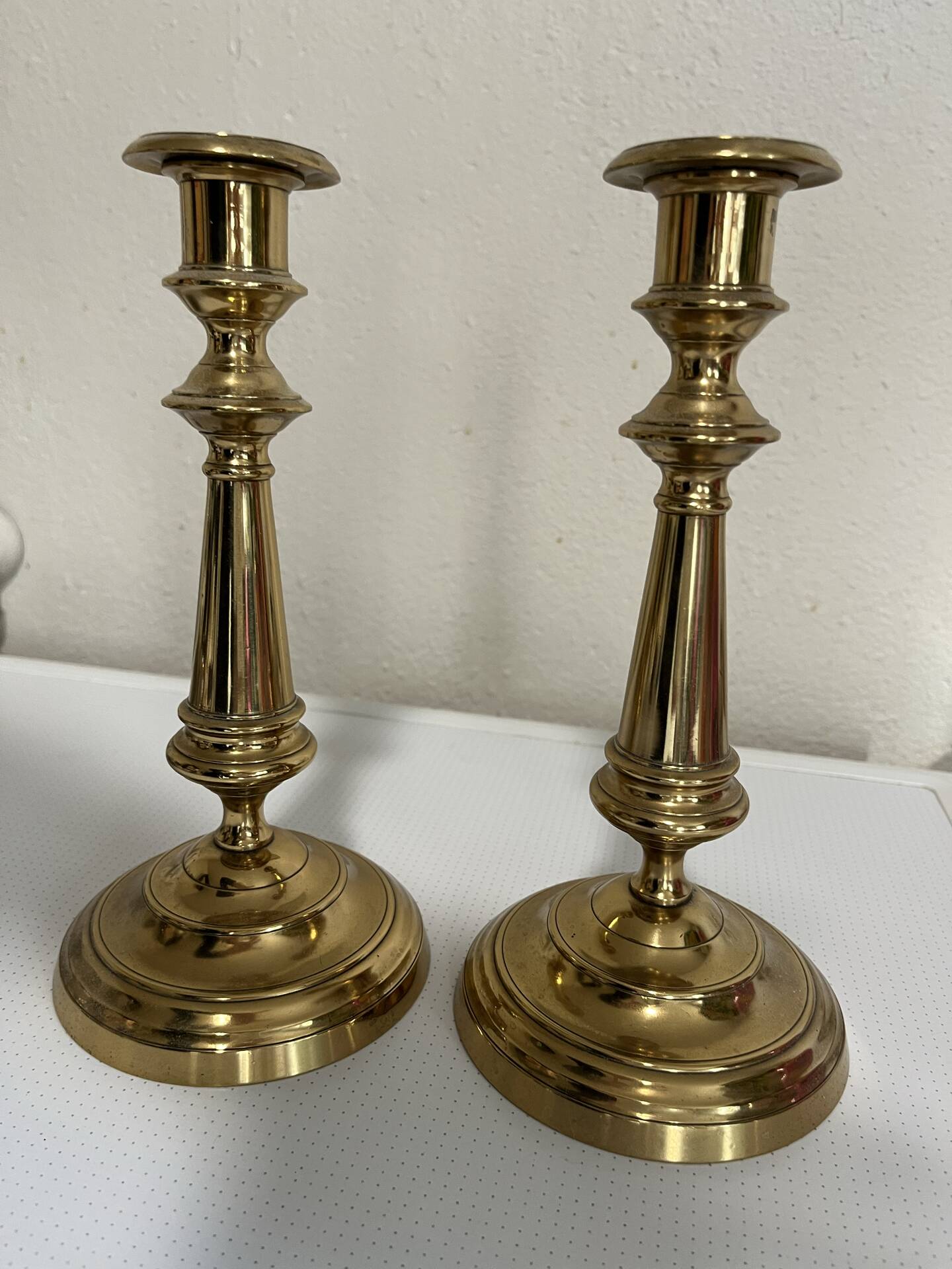 2 bronze candlesticks